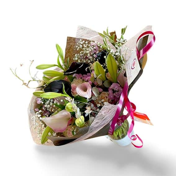 gemengd boeket met lelies