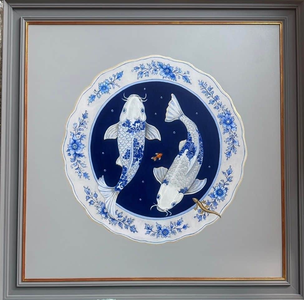 Twee Delftsblauwe koi